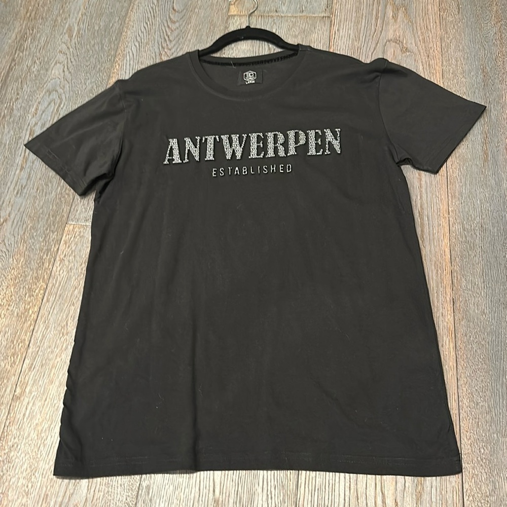 Black "Antwerpin" tee shirt